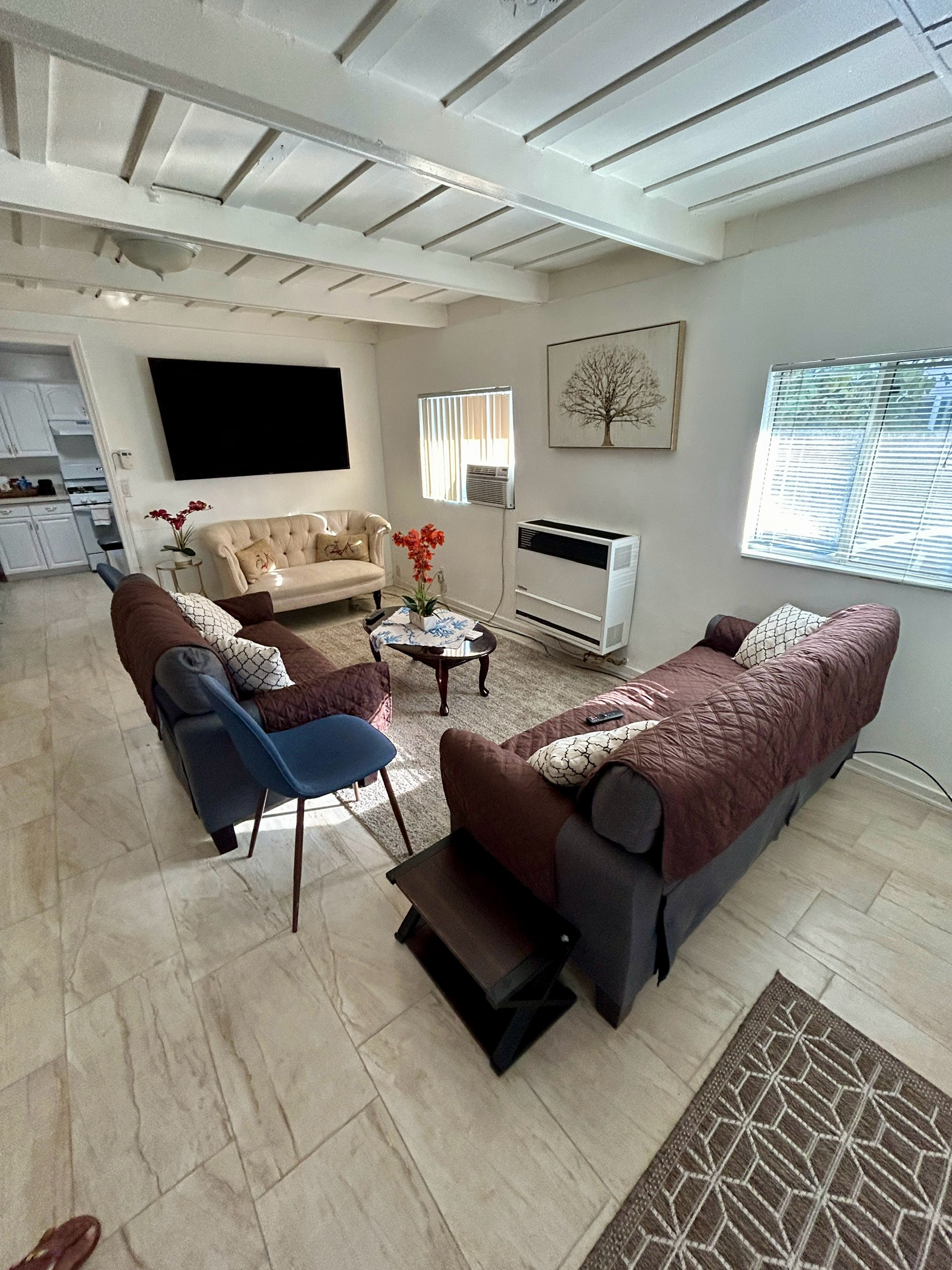 Villa Gaviota/ W/ Shared Double/ Near Cherry Ave & E Anaheim St - 1